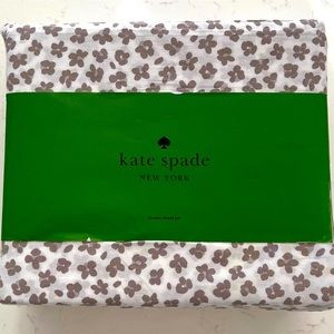 NEW 4pc Kate Spade Queen Sheet Set Floral Cottage Chic Tiny Grey Flower Petals